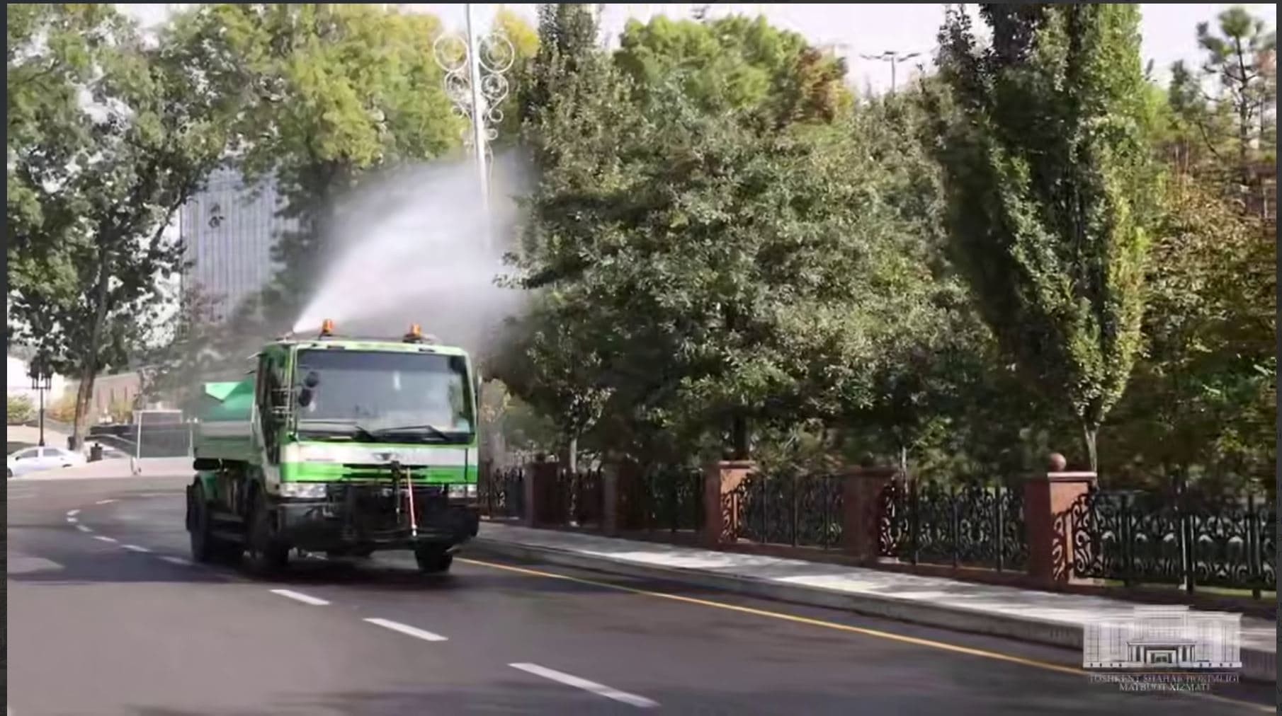 Work is under way in Tashkent to wash trees and plants from dust