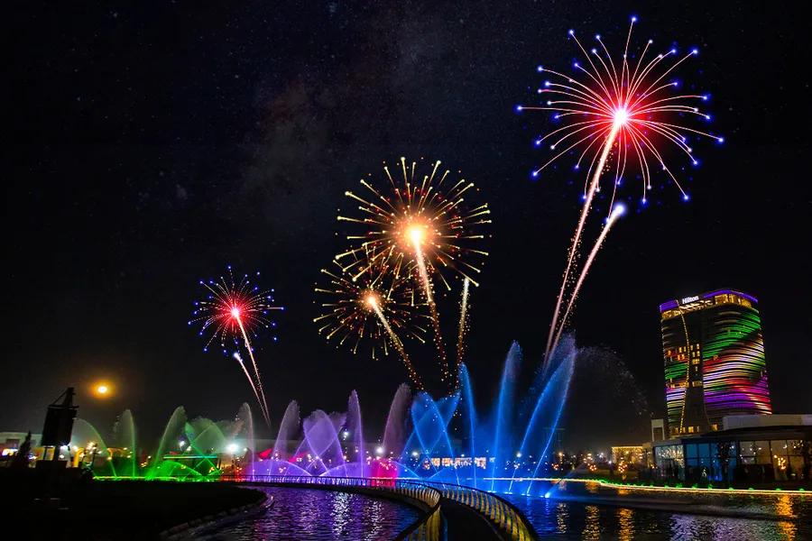 Шоу «Сияние неба» в парке Tashkent city